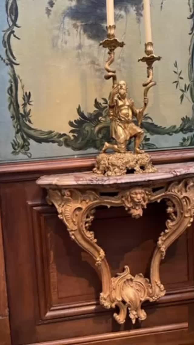 Visite rapide du FAB 2025 au Grand Palais - photo du Petit Palais éclairé en début de soirée